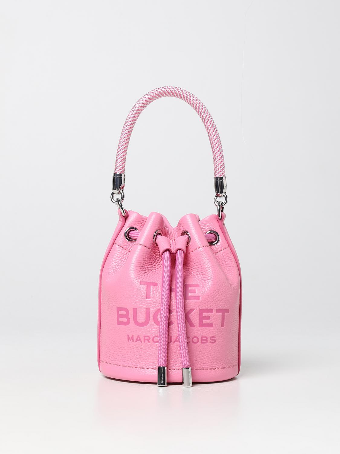 MARC JACOBS BORSA MINI: Borsa The Bucket Marc Jacobs in pelle martellata, Cipria - Img 1