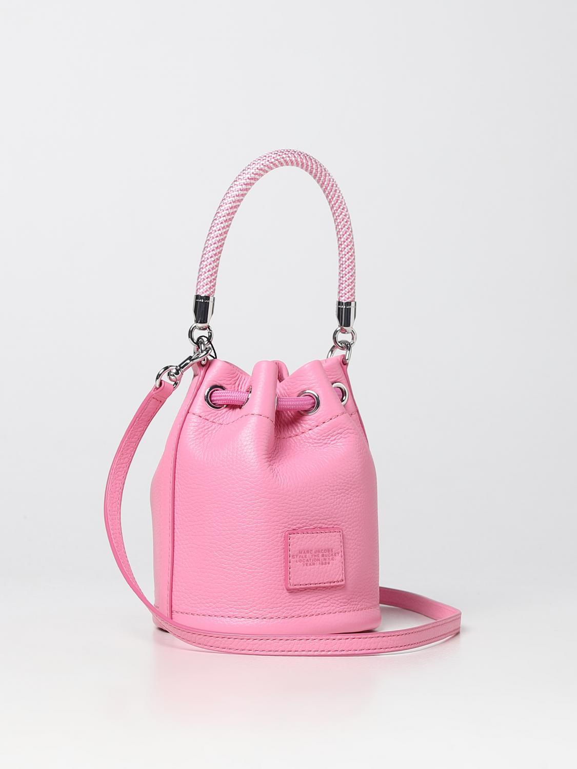 MARC JACOBS BORSA MINI: Borsa The Bucket Marc Jacobs in pelle martellata, Cipria - Img 2