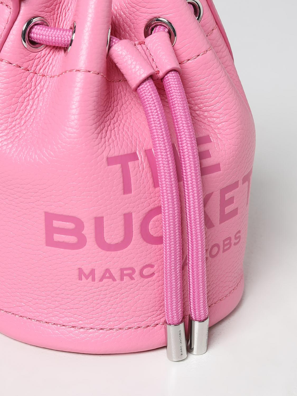 MARC JACOBS BORSA MINI: Borsa The Bucket Marc Jacobs in pelle martellata, Cipria - Img 3