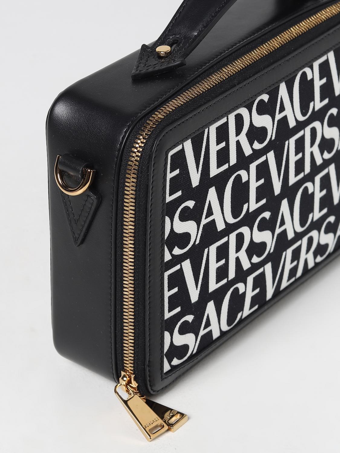 VERSACE BORSA A TRACOLLA: Borsa Versace in canvas e pelle con logo all over, Nero - Img 3