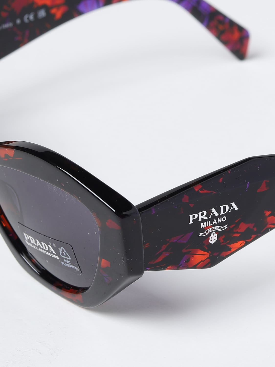 Prada Symbole sunglasses in acetate with logo lettering  display picture 3