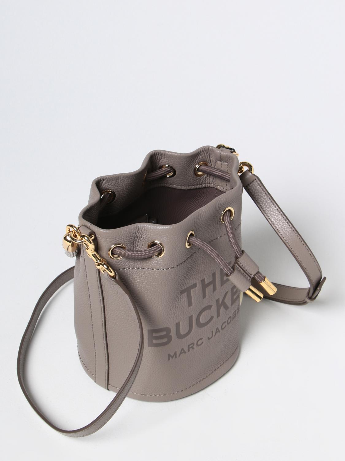 MARC JACOBS BORSA MINI: Borsa The Bucket Marc Jacobs in pelle a grana, Tortora - Img 3