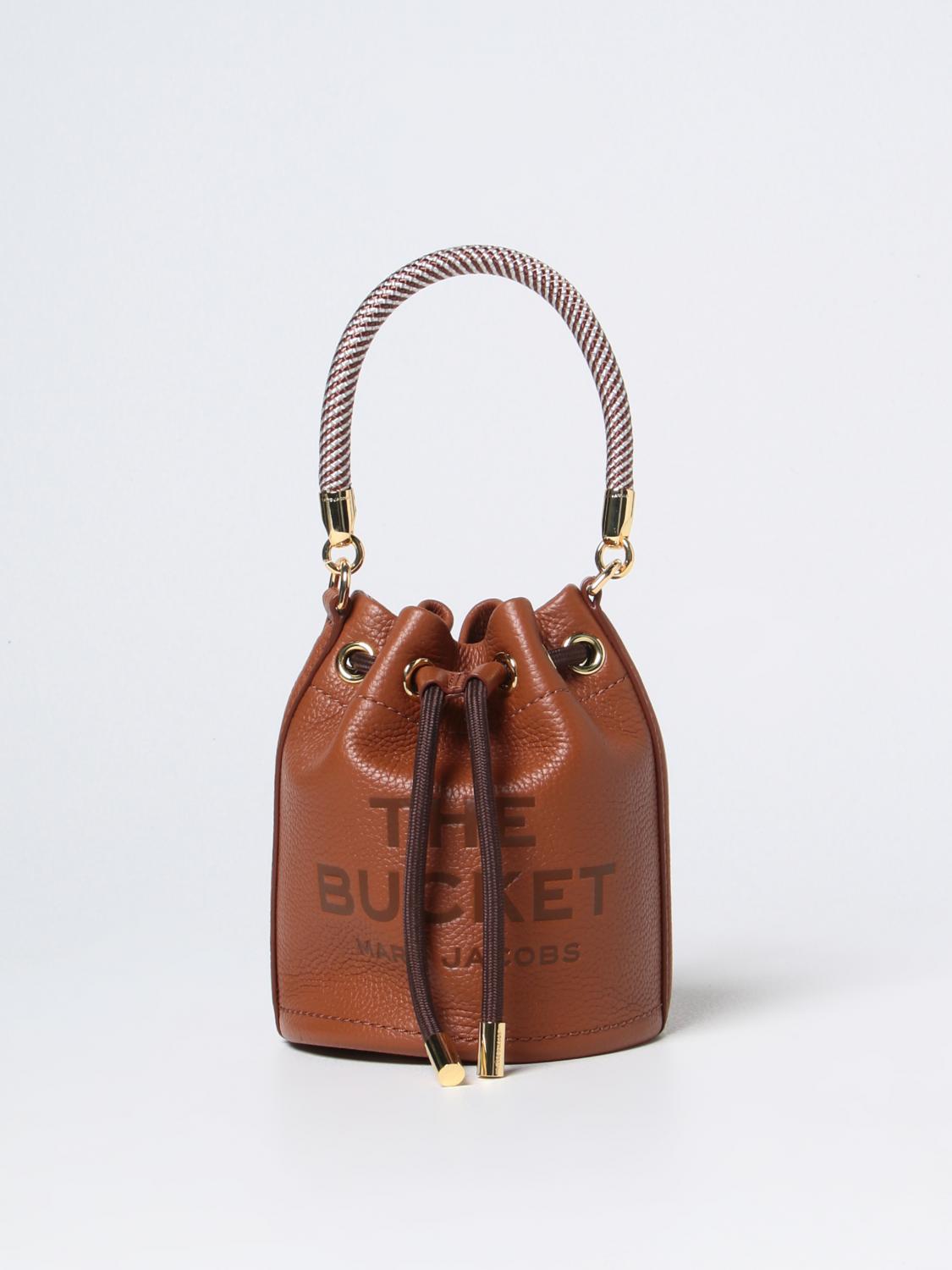 MARC JACOBS BORSA MINI: Borsa The Bucket Marc Jacobs in pelle a grana, Marrone - Img 1