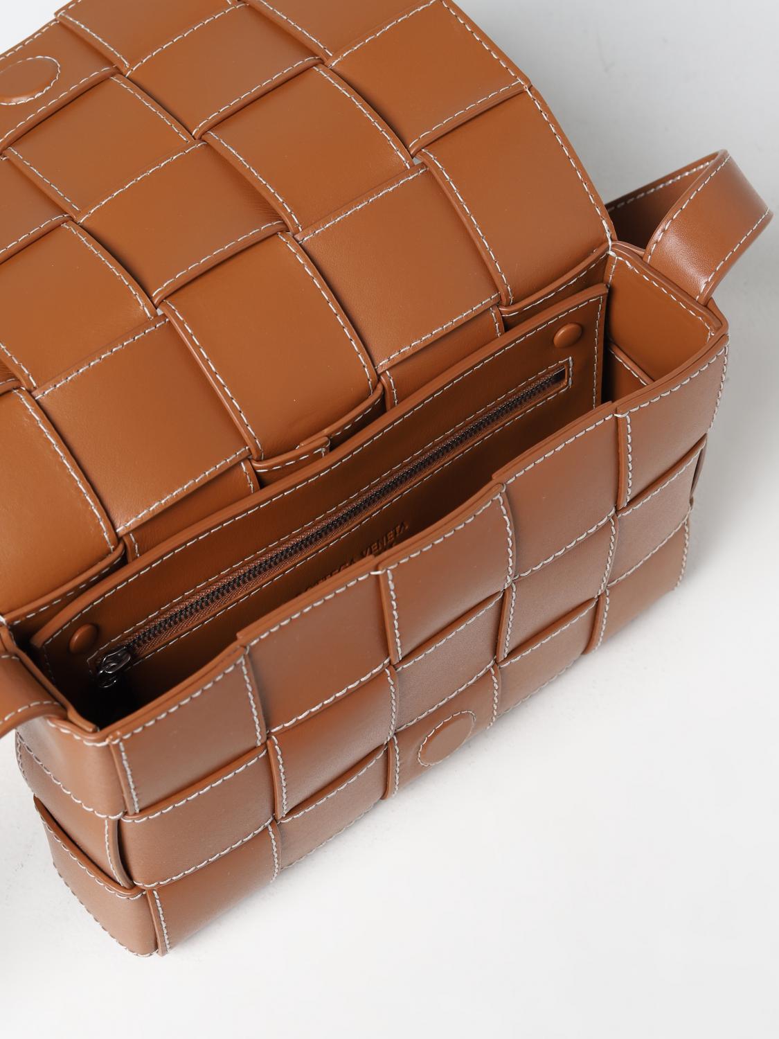 Bottega Veneta Cassette bag in woven leather - Brown | 758105V39K0