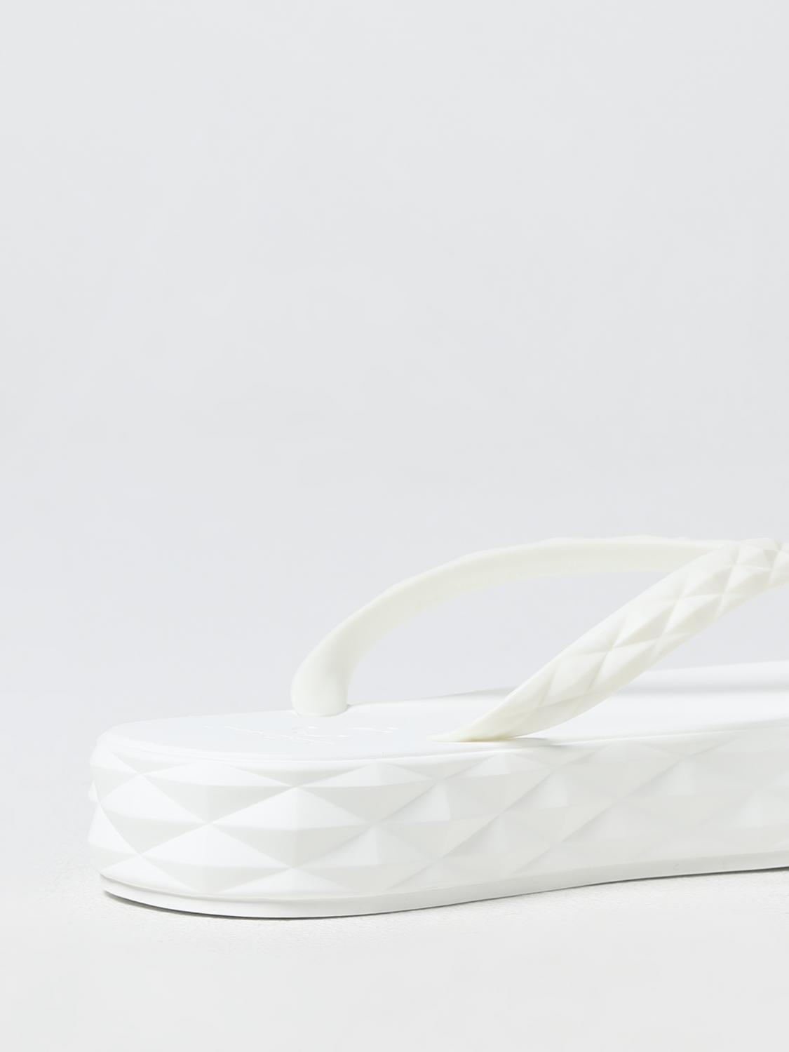 【関税込み】Jimmy Choo オフホワイト Dina フラットサンダル Off-White Dina Flat Sandals by Jimmy Choo on Sale