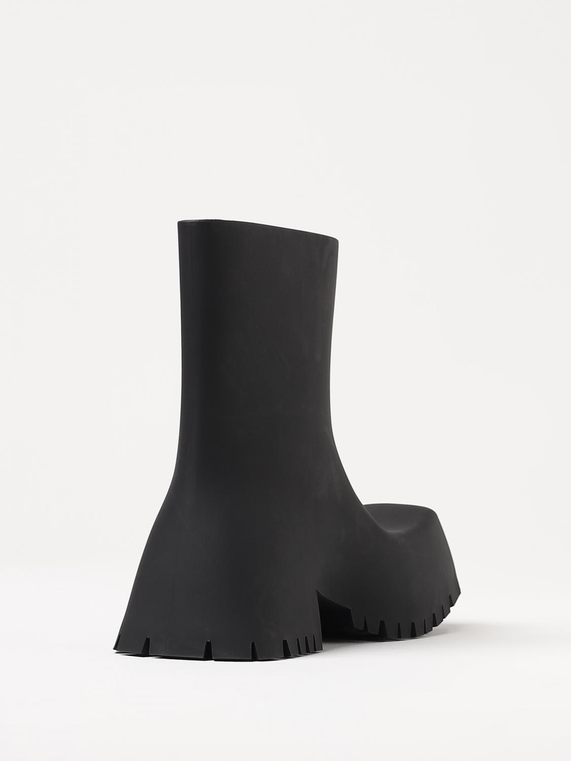 Balenciaga Trooper ankle boots in rubber - Black | 679326W0FO8