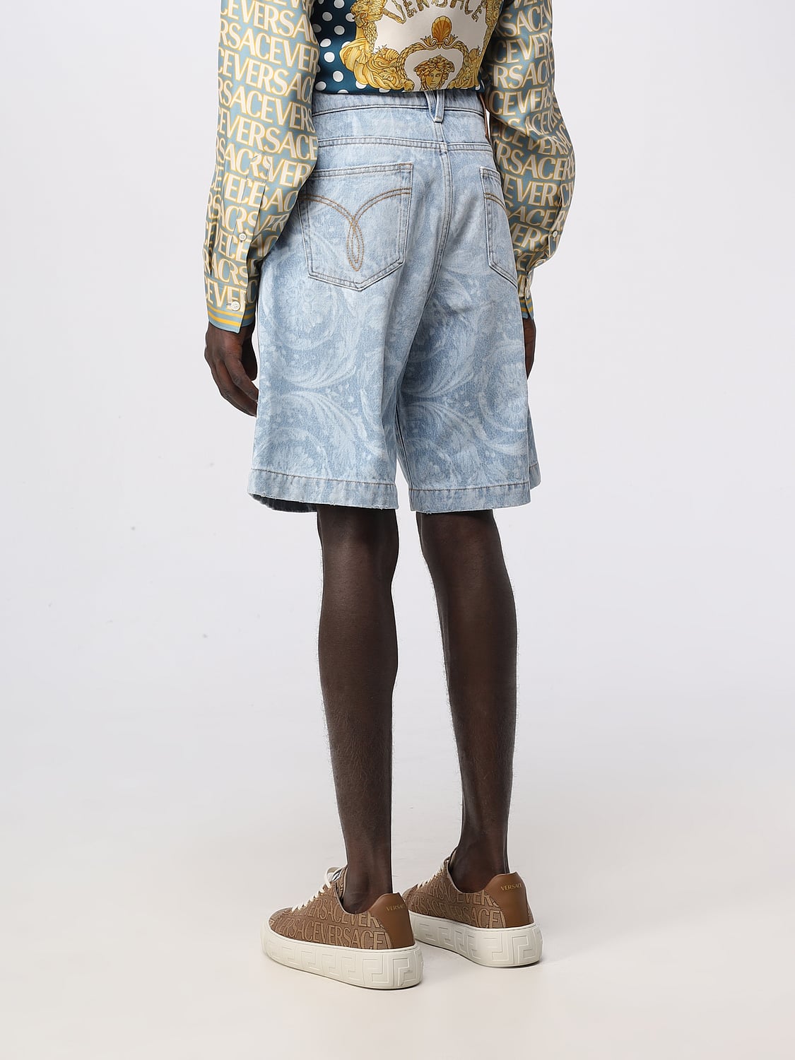 VERSACE SHORTS: Versace shorts in denim with all over logo, Denim - Img 3