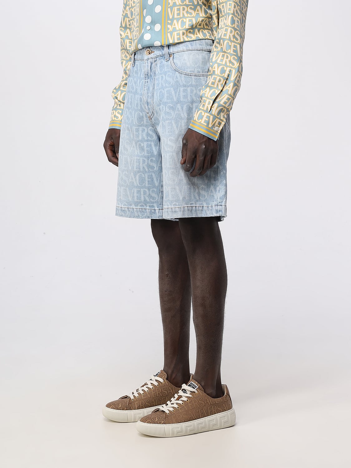VERSACE SHORTS: Versace shorts in denim with all over logo, Denim - Img 4