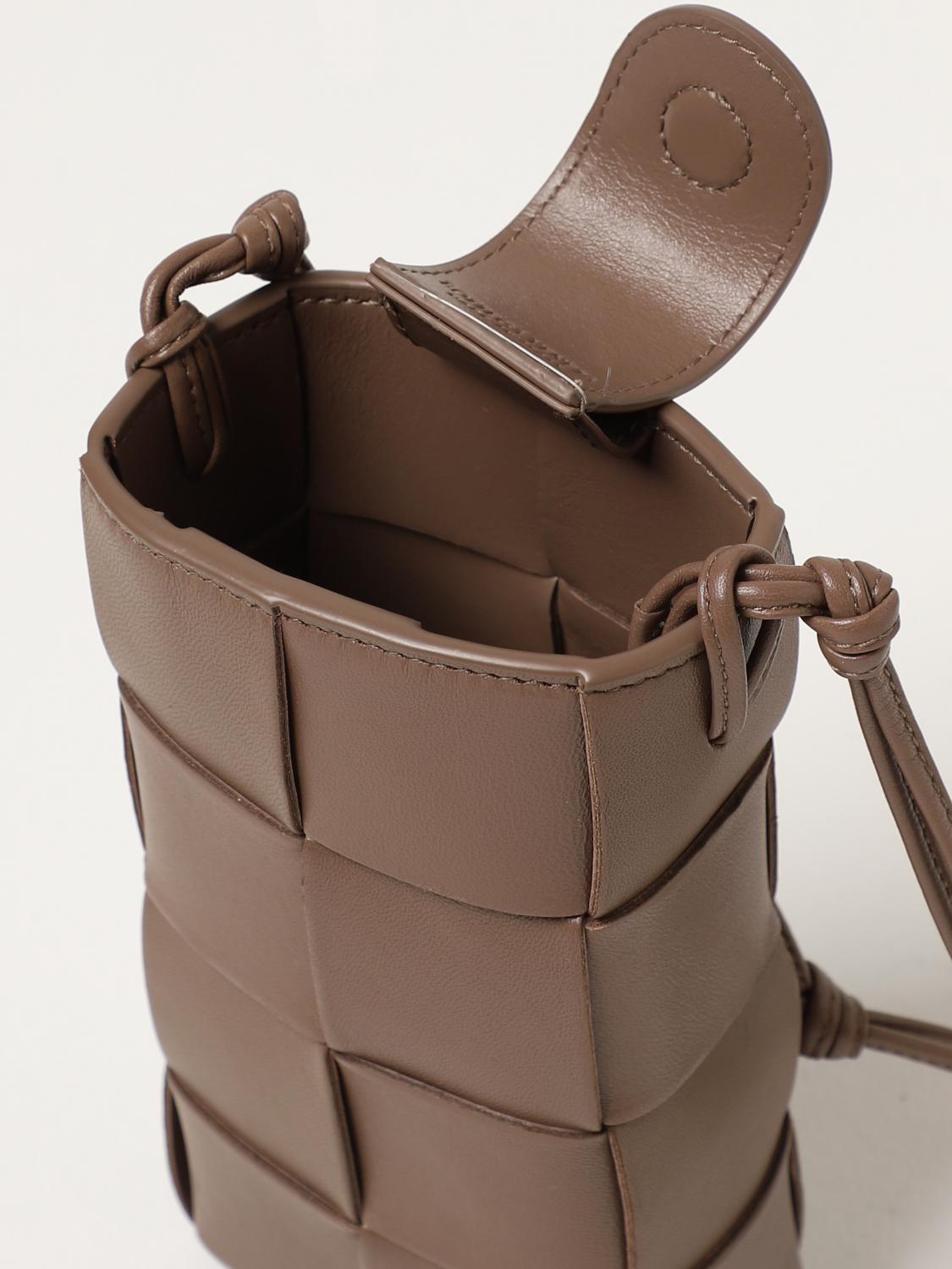 BOTTEGA VENETA: intreccio leather smartphone case - Grey | Bottega