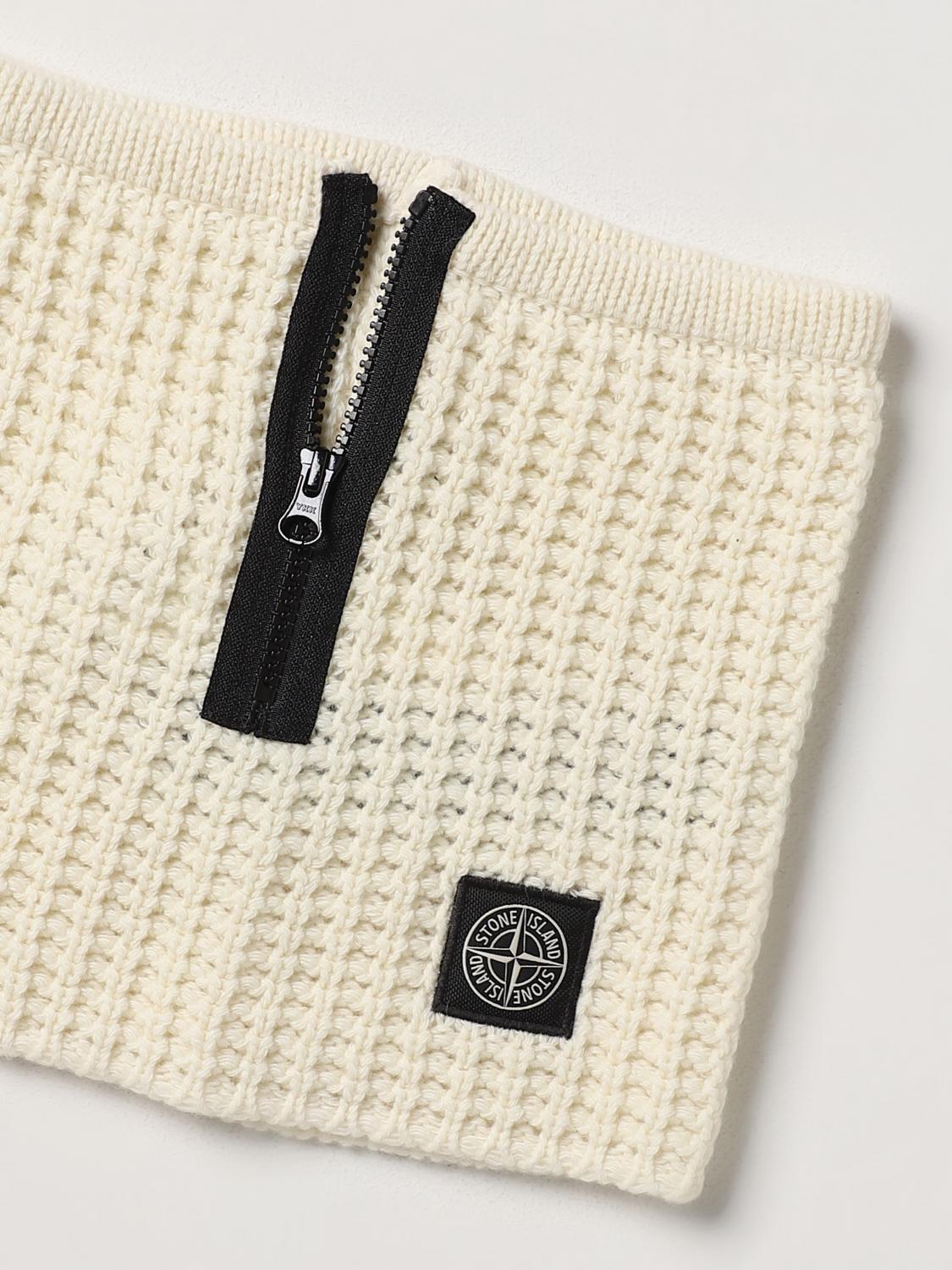 STONE ISLAND SCIARPA: Scaldacollo Stone Island in maglia di lana con logo, Bianco 1 - Img 3