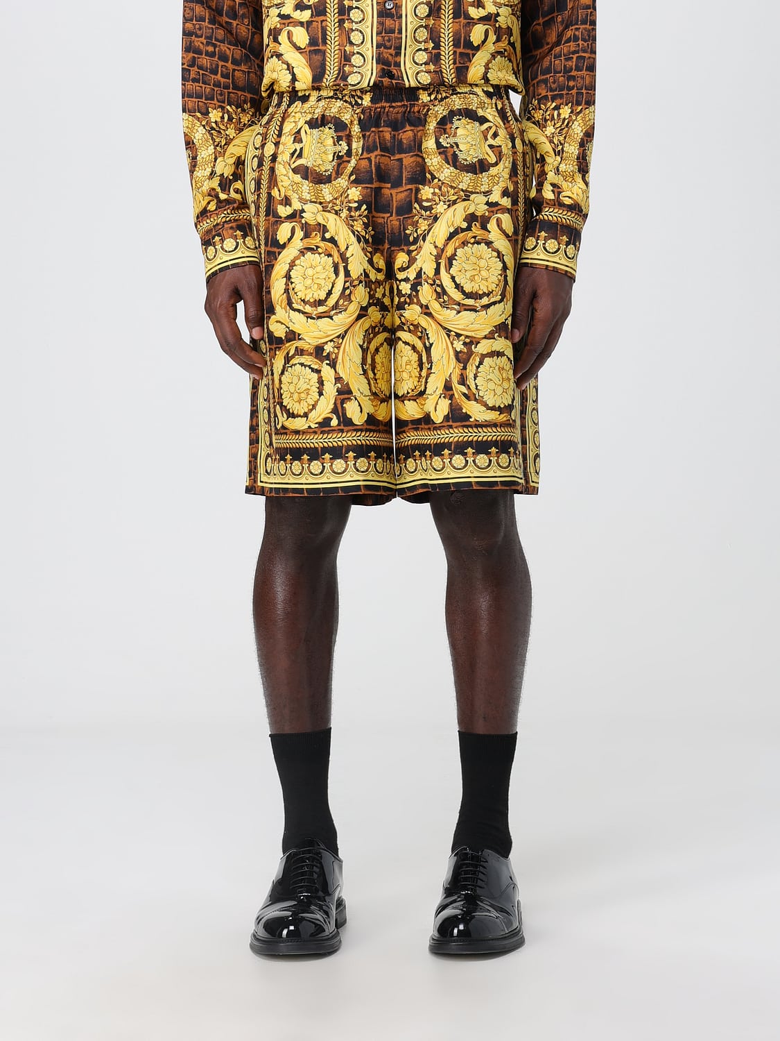 VERSACE SHORTS: Versace silk shorts with Baroccodile print, Multicolor - Img 1
