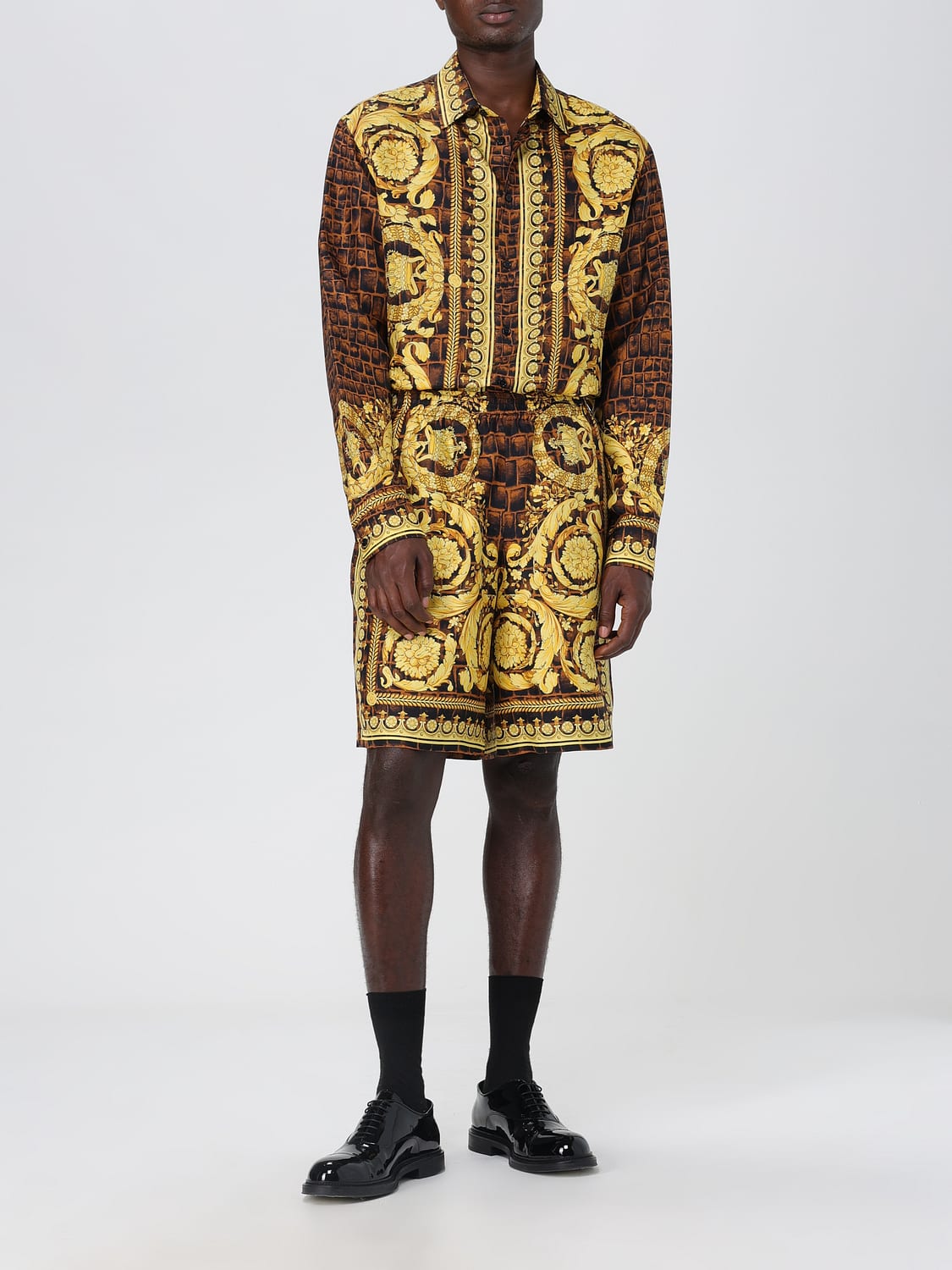 VERSACE SHORTS: Versace silk shorts with Baroccodile print, Multicolor - Img 2