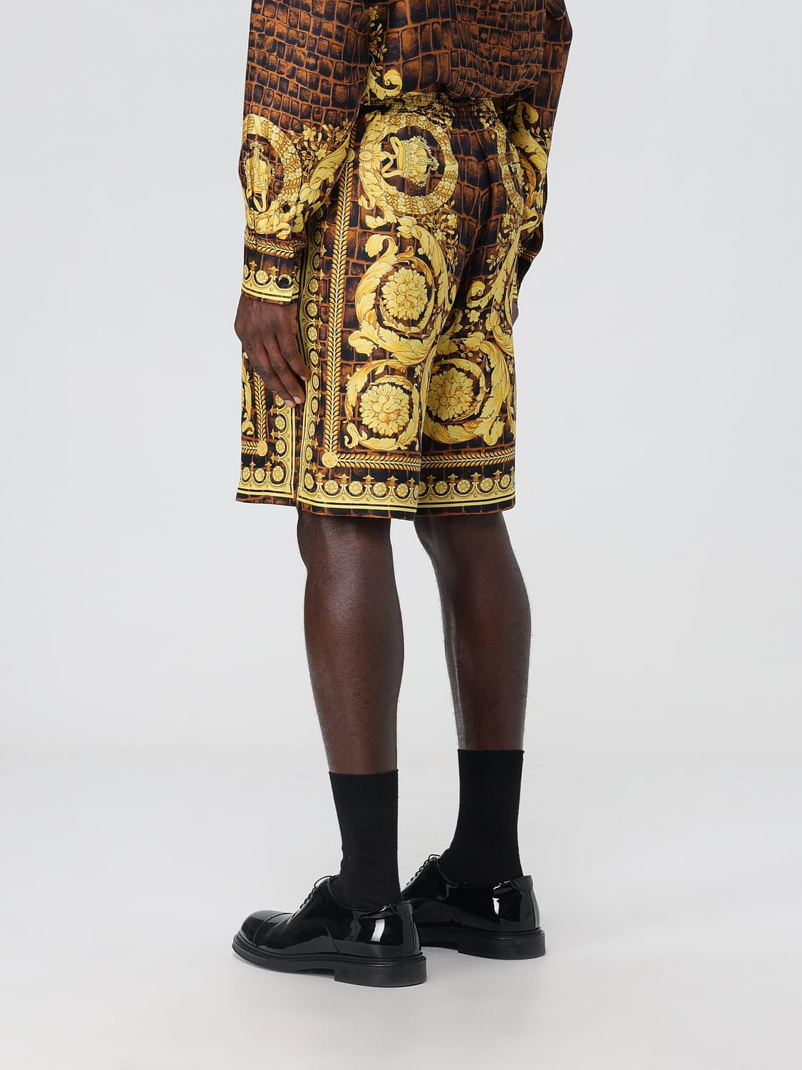 VERSACE SHORTS: Versace silk shorts with Baroccodile print, Multicolor - Img 3