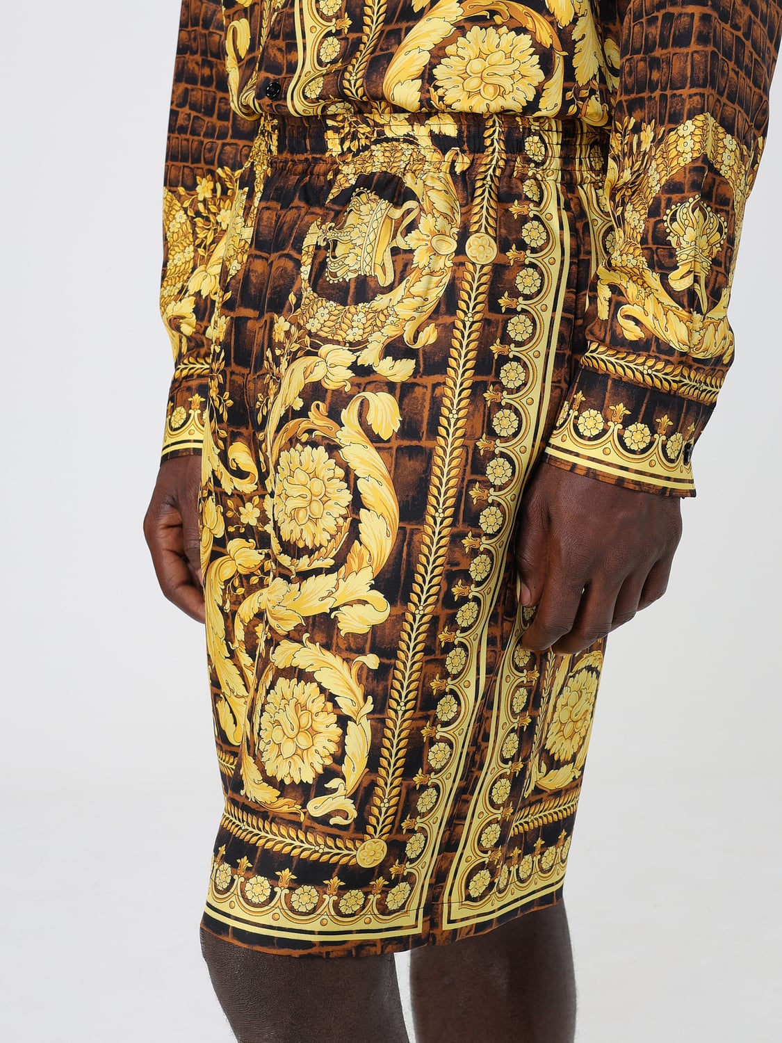 VERSACE SHORTS: Versace silk shorts with Baroccodile print, Multicolor - Img 5
