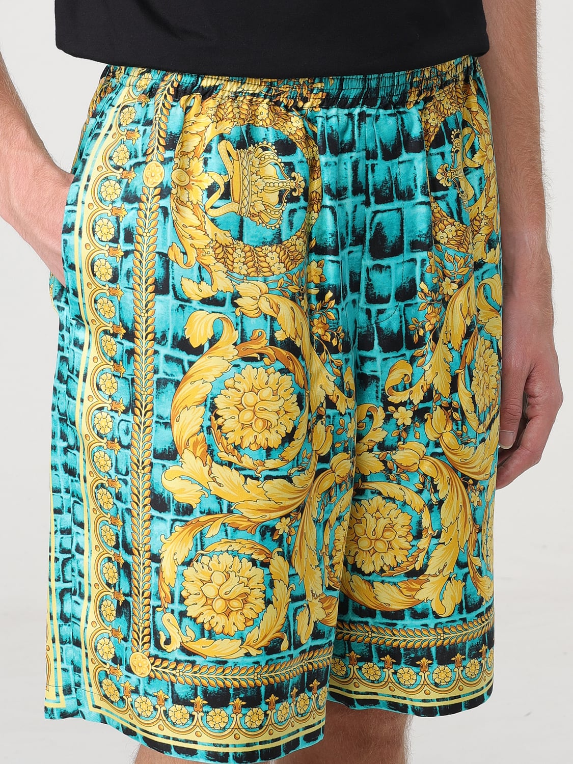 VERSACE SHORTS: Versace silk shorts with Baroccodile print, Green - Img 5