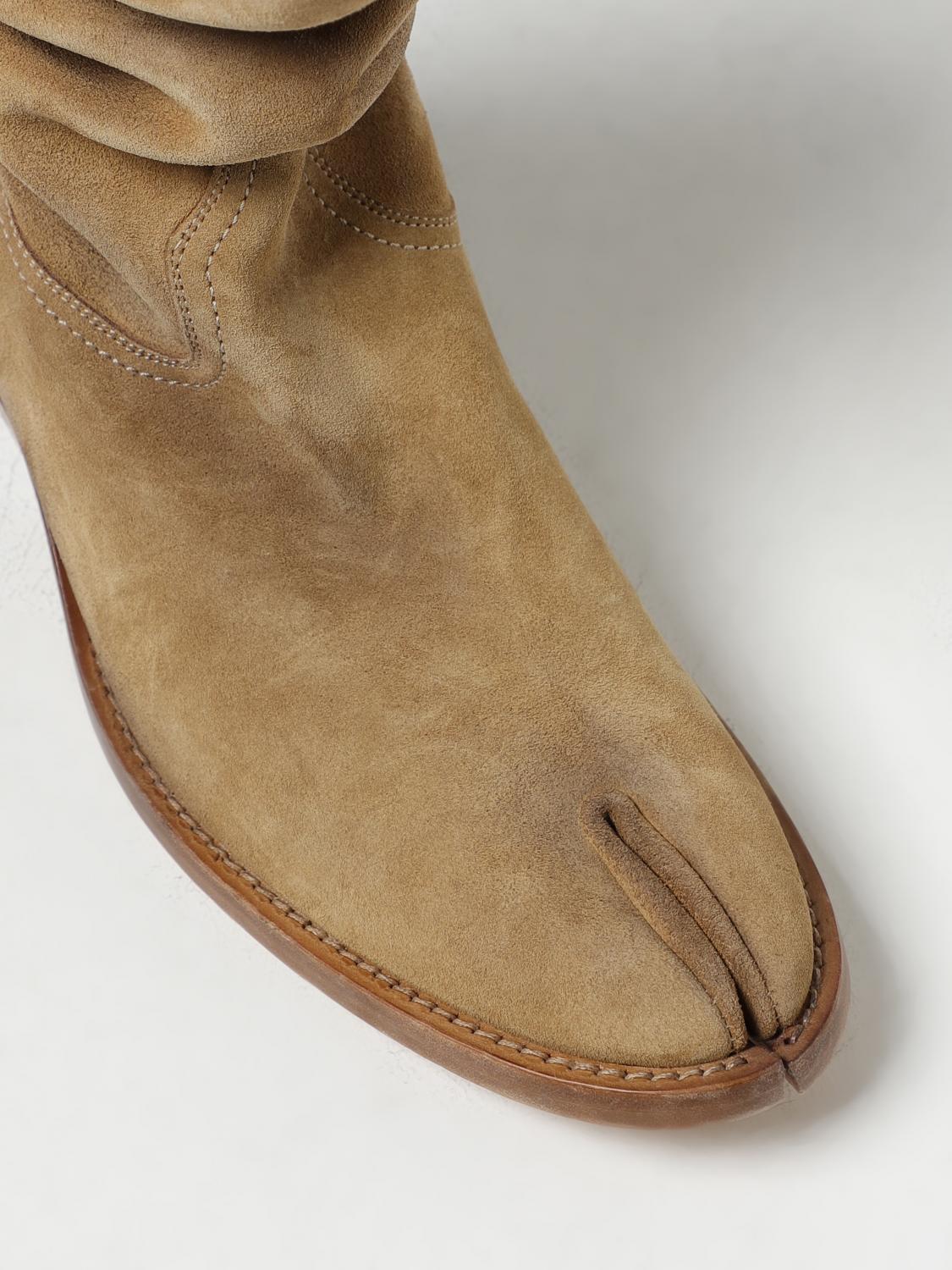 Maison Margiela Tabi boots in used suede - Beige | S97WW0060P4350