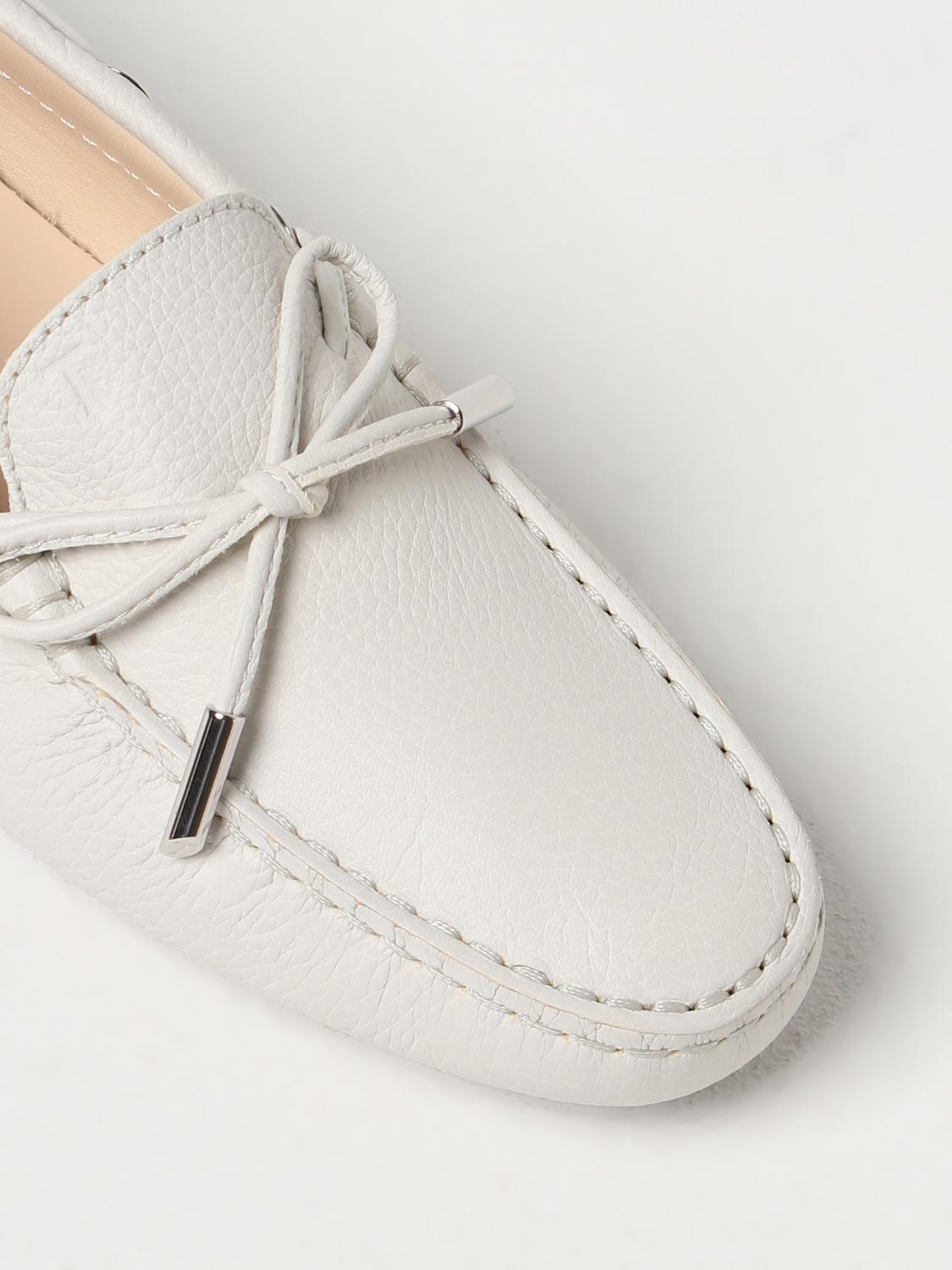 Tod's moccasins in grained leather - White | XXW0FW050305J1