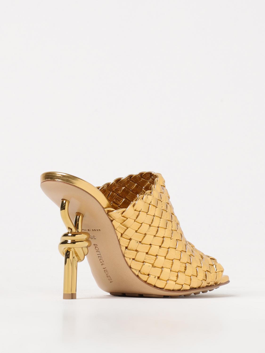 Bottega Veneta Knot Mules in woven leather - Gold | 754143V3MJ0
