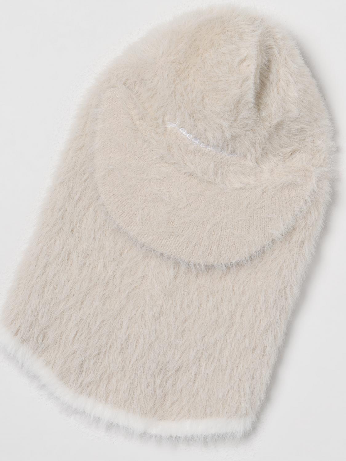 JACQUEMUS CAPPELLO: Balaclava Le Cagoule Jacquemus in tessuto furry con logo ricamato, Bianco - Img 4