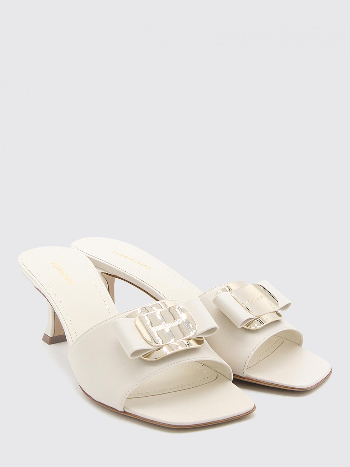 Ferragamo ヒールサンダル レディース - クリーム | 01H171 768715