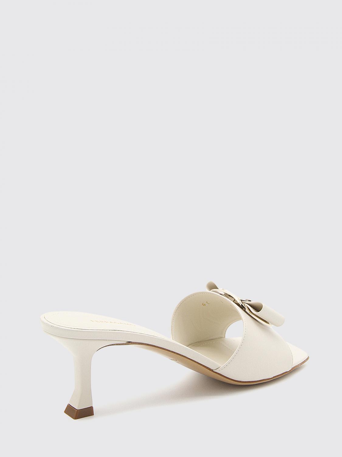 Ferragamo ヒールサンダル レディース - クリーム | 01H171 768715