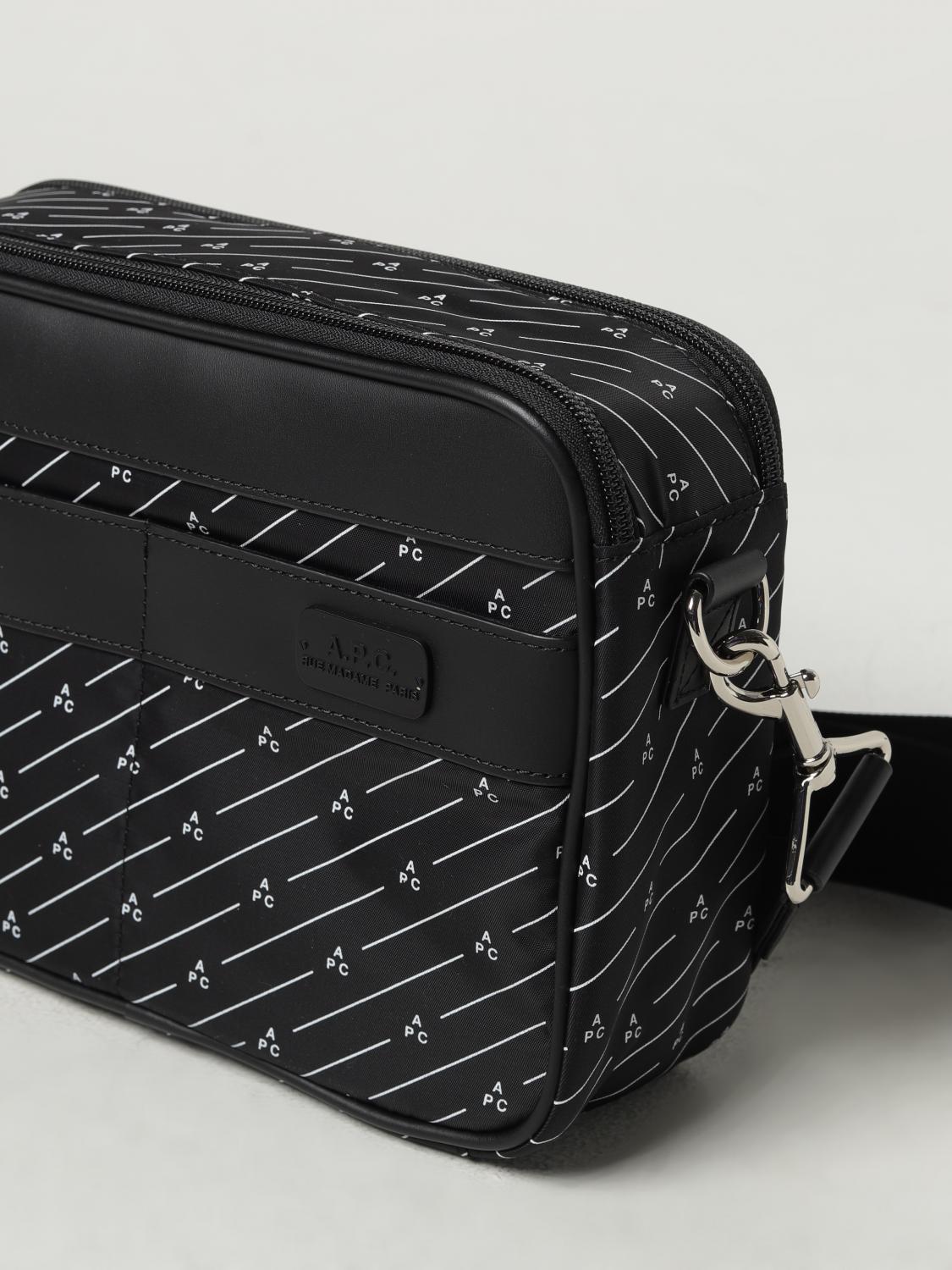 A.P.C. ショルダーバッグ メンズ A.P.C. - ブラック | PAAFJH61823