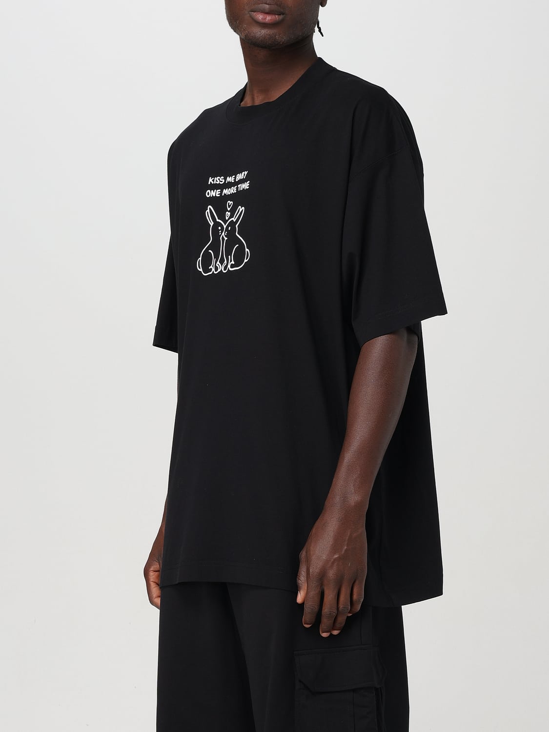 Vetements Tシャツ メンズ - ブラック | UE64TR240B | GIGLIO.COM