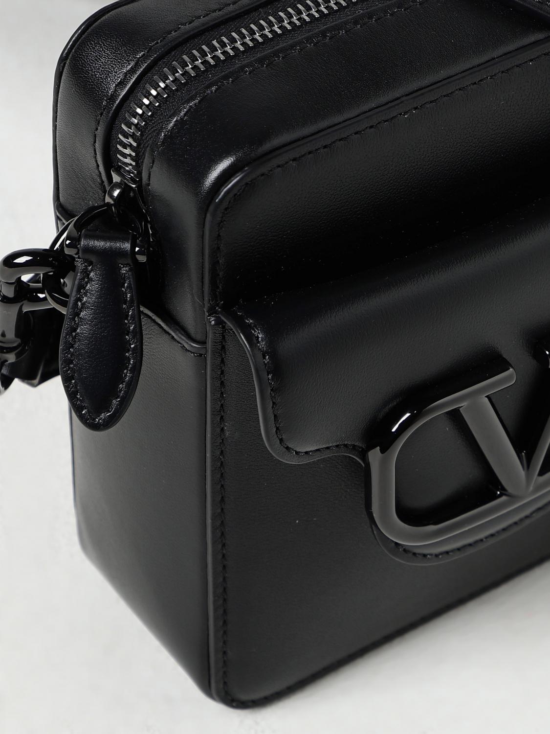 ショルダーバッグ VALENTINO GARAVANI Men Shoulder bag Black 4Y0B0C15VTQ 0NO VALENTINO GARAVANI:バッグ メンズ - ブラック | GIGLIO.COM