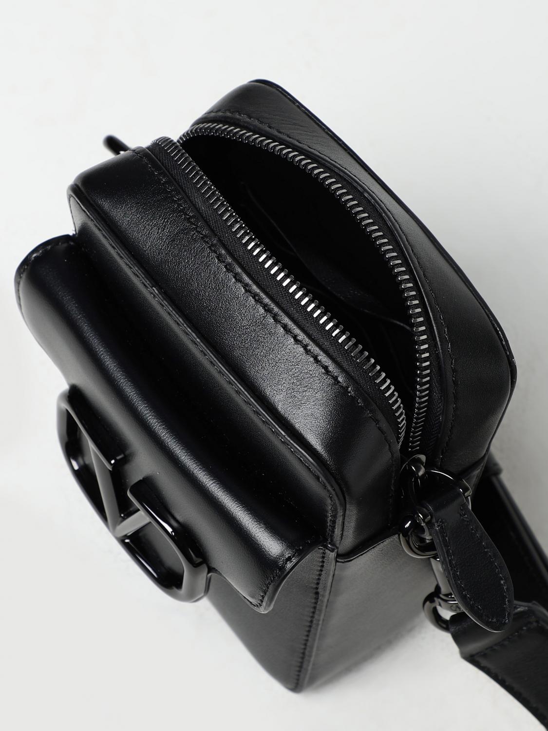 ショルダーバッグ VALENTINO GARAVANI Men Shoulder bag Black 4Y0B0C15VTQ 0NO VALENTINO GARAVANI：バッグ メンズ - ブラック | GIGLIO.COM