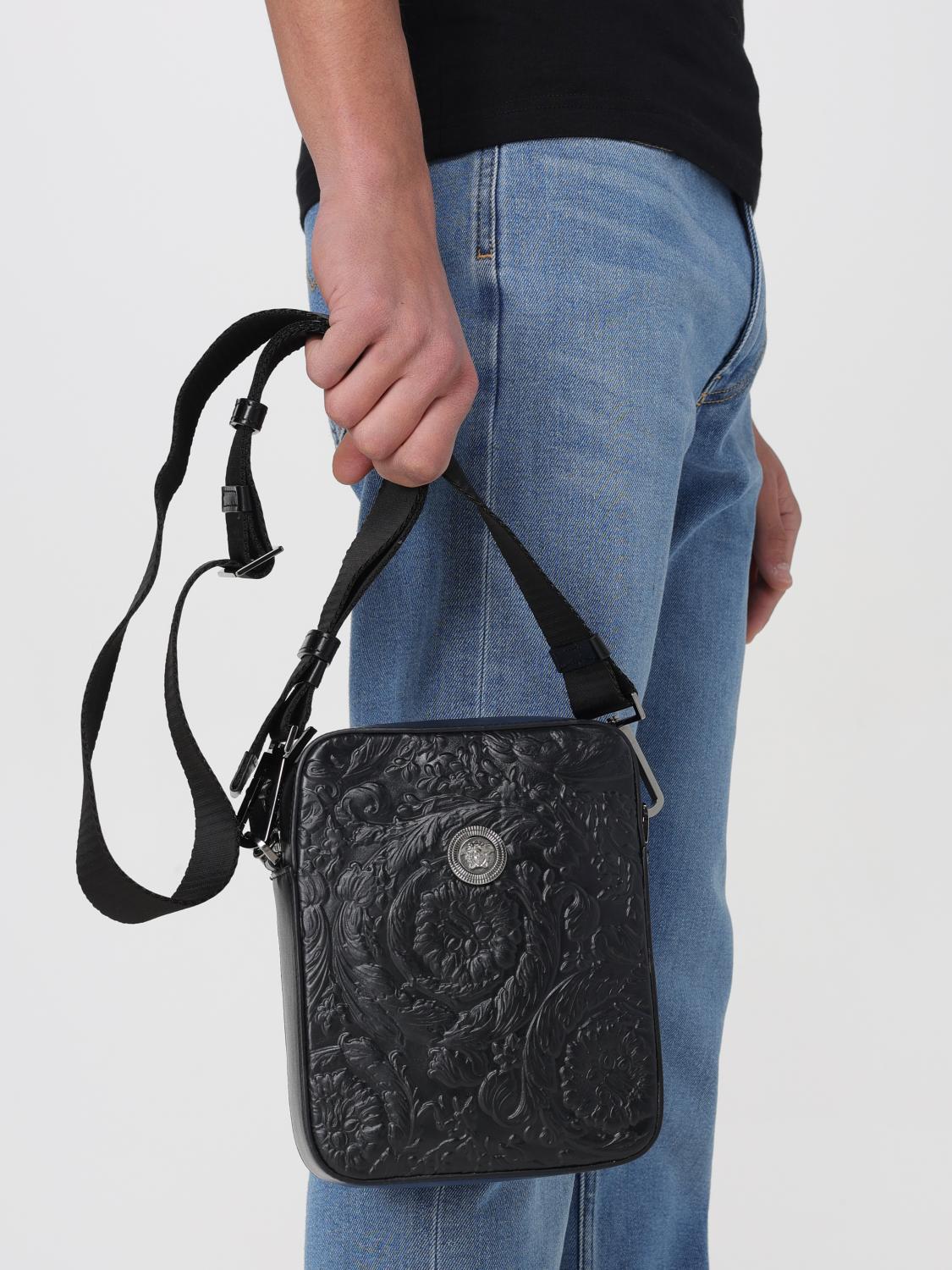 Versace ショルダーバッグ メンズ - ブラック | 10007211A10637