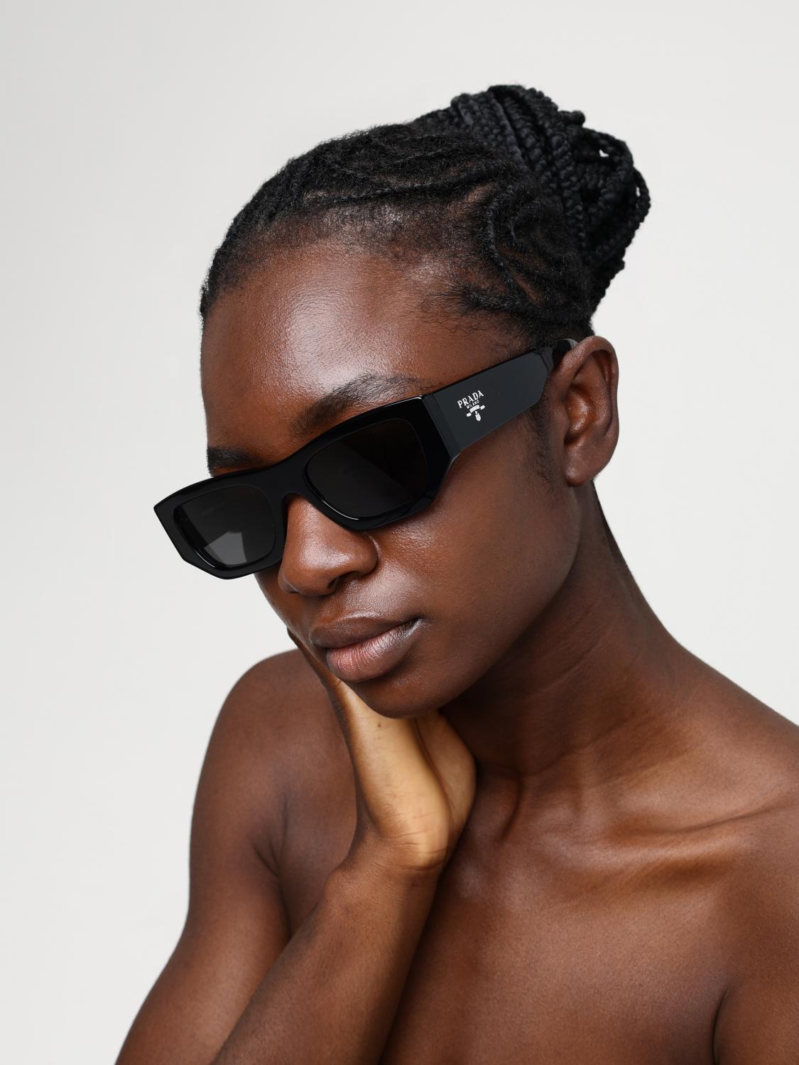 サングラス PRADA Woman Sunglasses Black SPR A01 16K-08Z PRADA: Sunglasses woman - Black | Prada sunglasses SPR A01