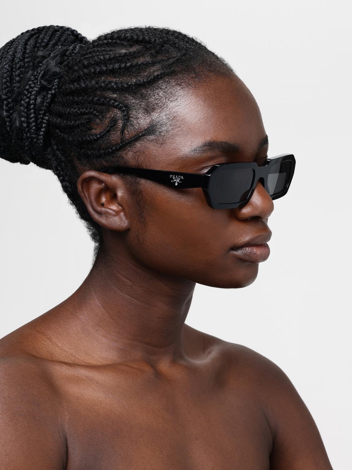 サングラス PRADA Woman Sunglasses Black SPR A12 16K-08Z Prada Outlet: Sunglasses woman - Black | Prada sunglasses