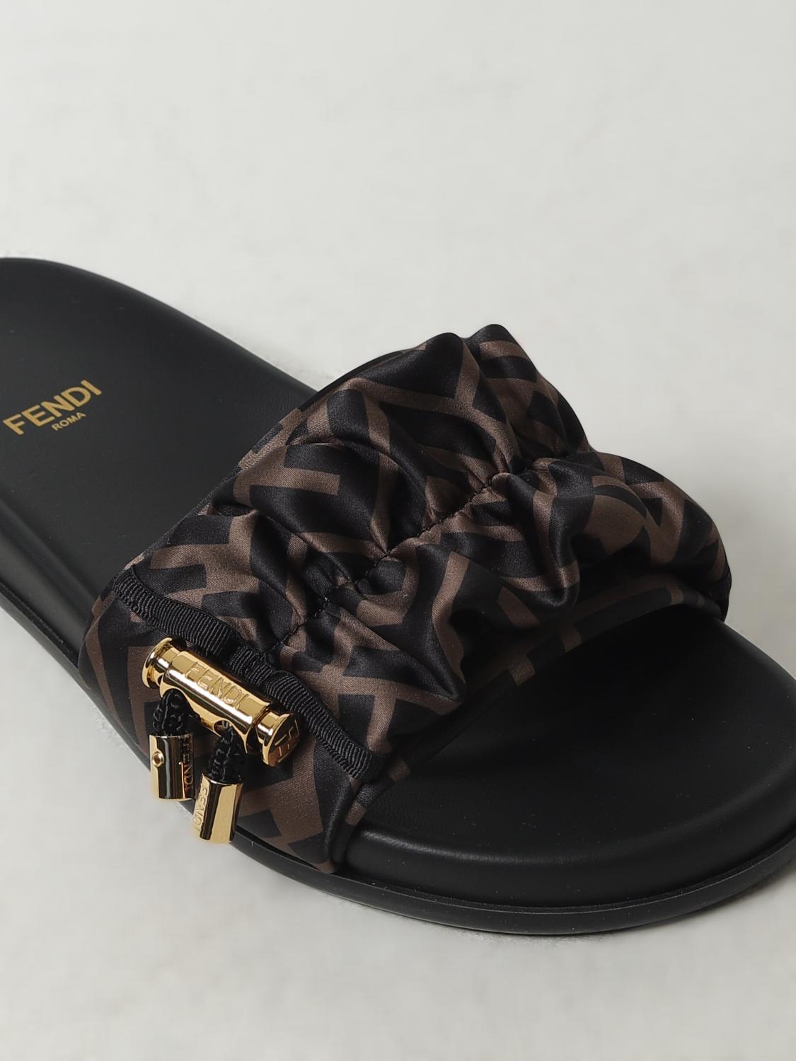 Fendi フラットサンダル レディース - ブラウン | 8X8142AE7S | GIGLIO.COM