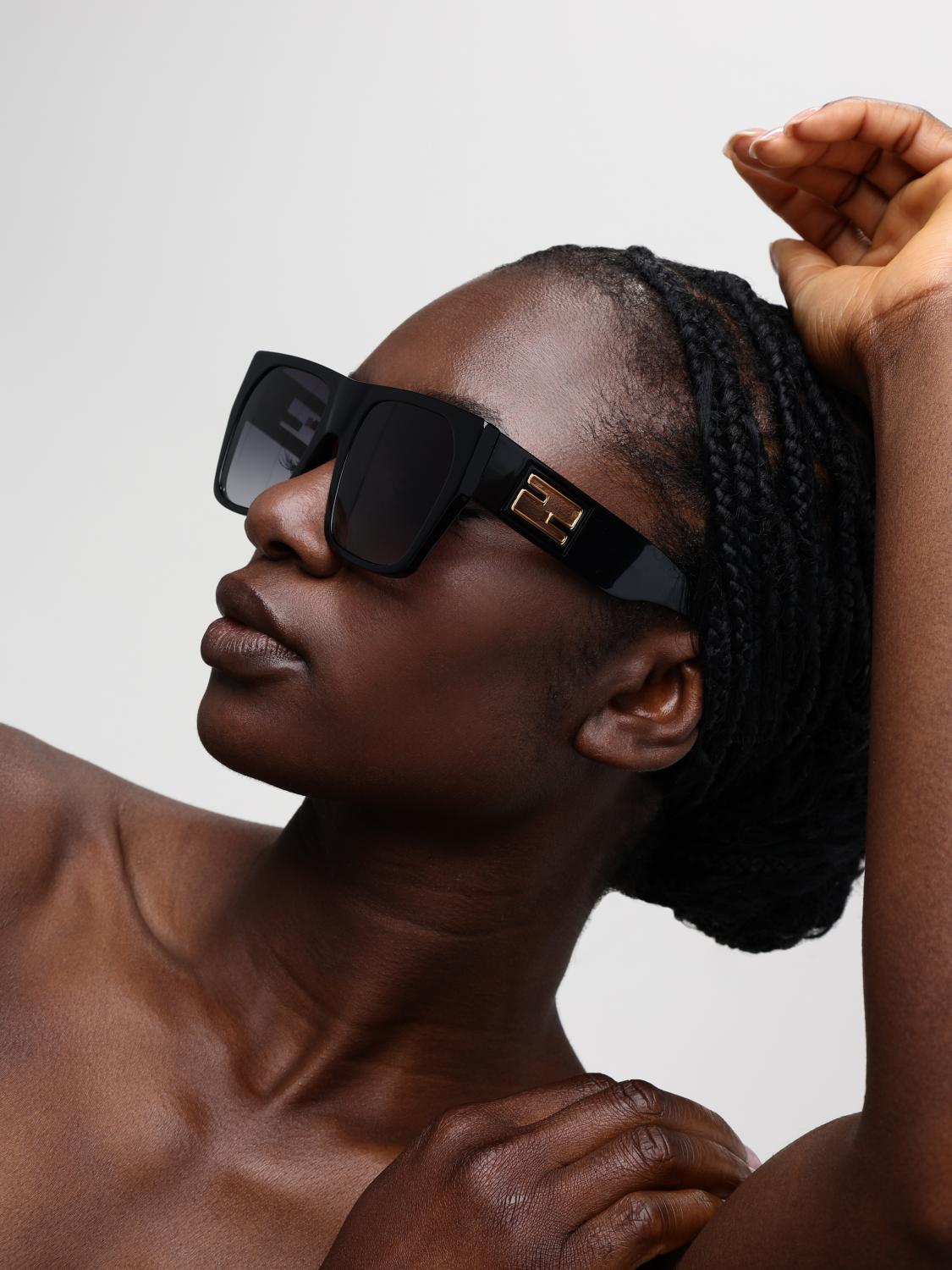 Fendi サングラス レディース - ブラック | FE40124I | GIGLIO.COM