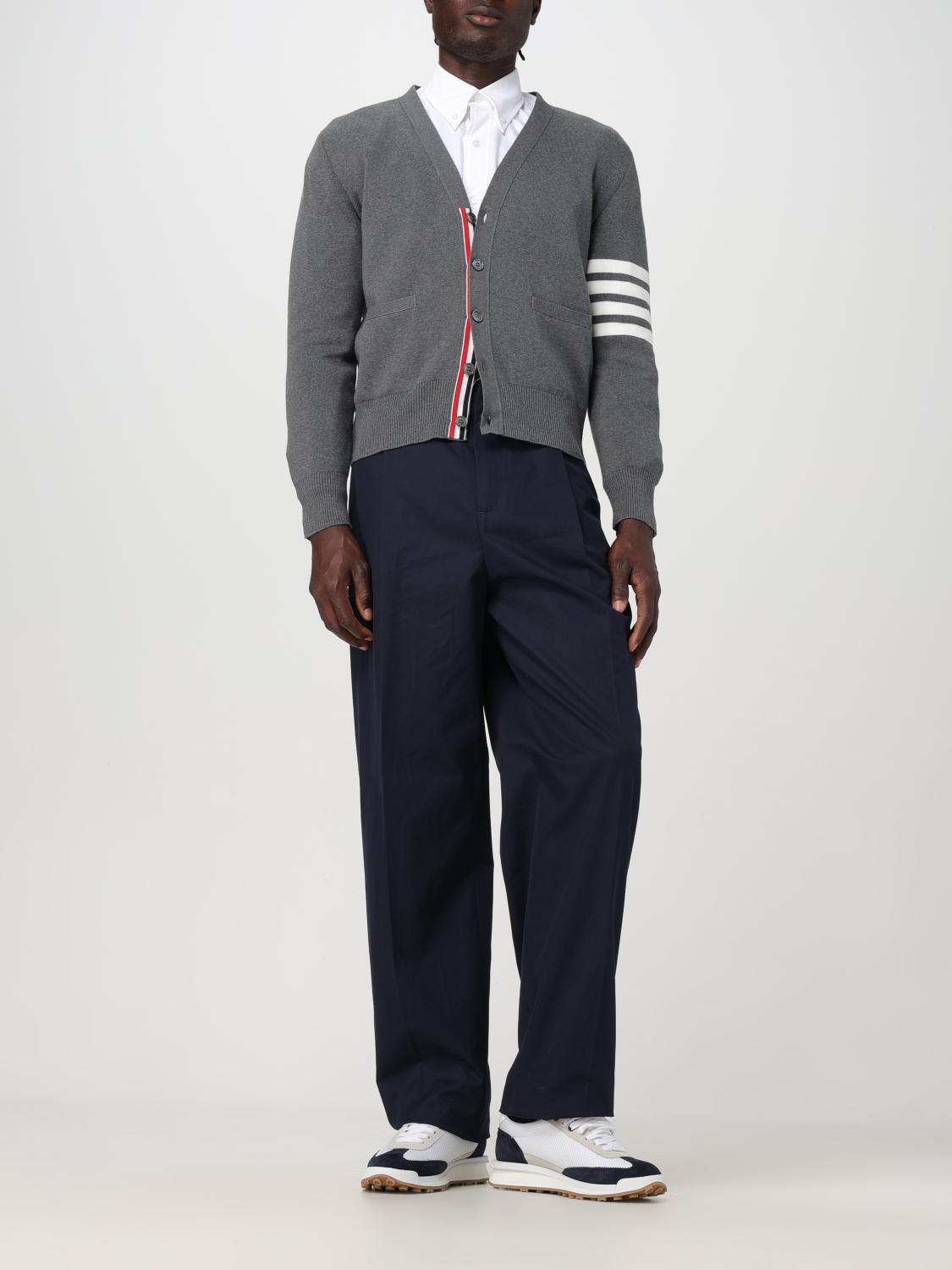 THOM BROWNE STRICKJACKE: Thom Browne 4-Bar Cardigan, Grau - Img 2