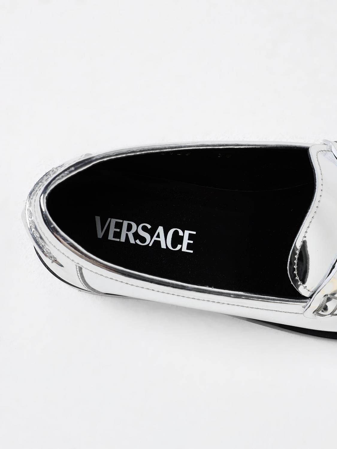VERSACE MOCASSINI: Mocassino Medusa Versace in vernice laminata , Argento - Img 4