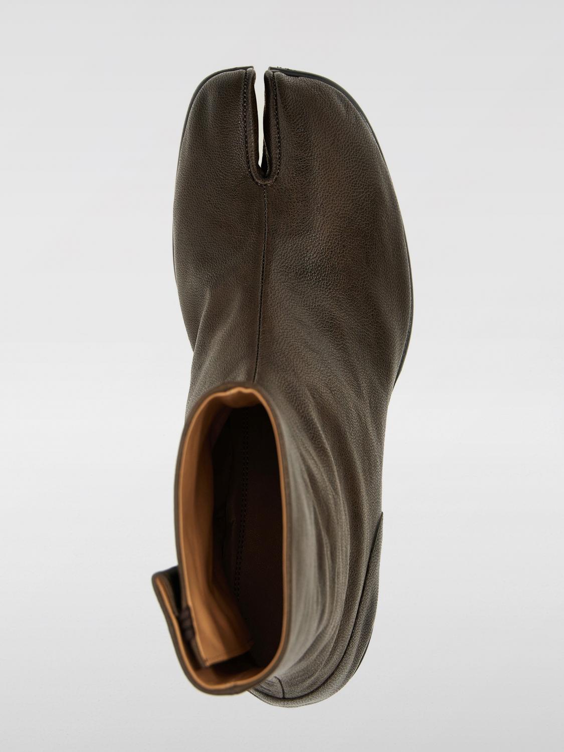 MAISON MARGIELA STIEFELETTEN: Tabi Stiefeletten aus genarbtem Leder Maison Margiela, Braun - Img 4