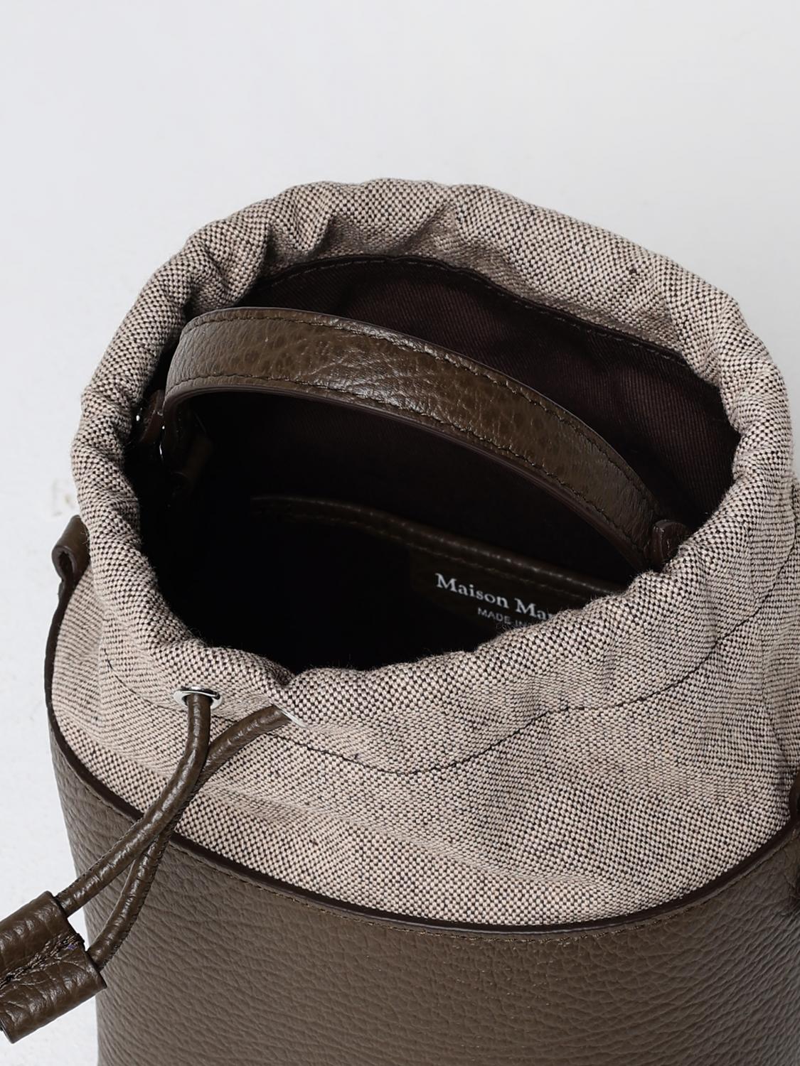 MAISON MARGIELA BORSA A TRACOLLA: Borsa a secchiello 5AC Maison Margiela in pelle a grana e canvas , Marrone - Img 5