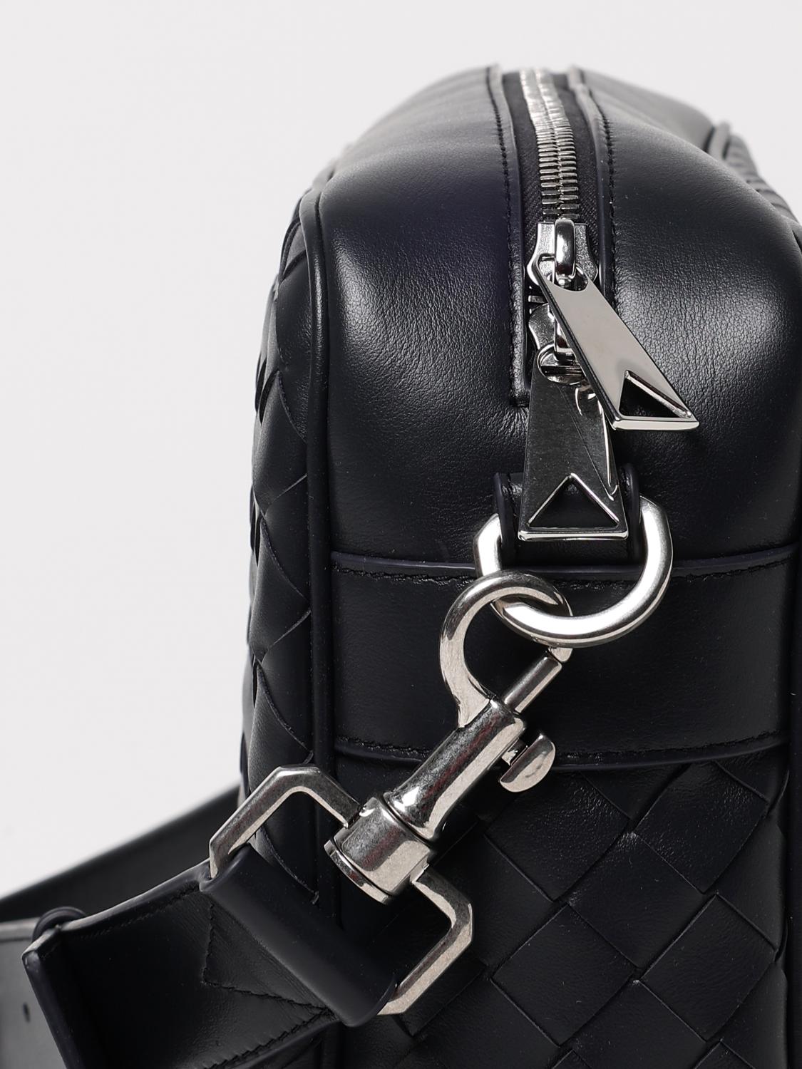 ショルダーバッグ BOTTEGA VENETA Men Messenger Bags 755925V2HL1 4211 Grey BOTTEGA VENETA: Bags men - Grey | Bottega Veneta shoulder