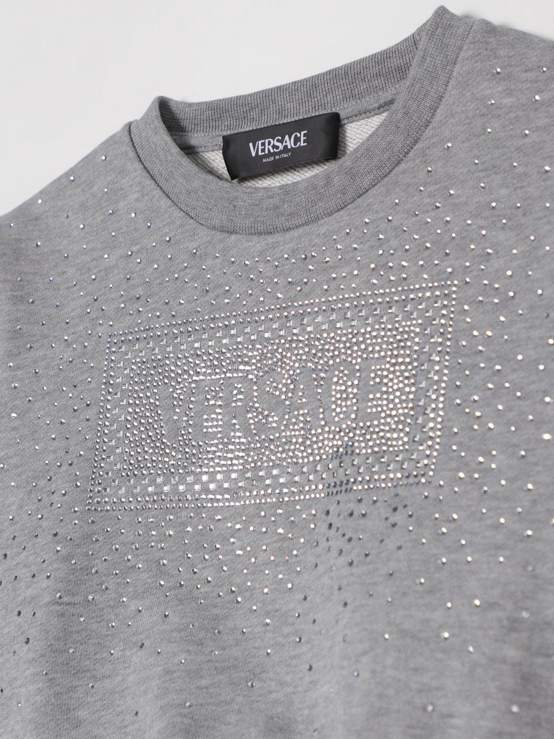 VERSACE MAGLIA: Felpa Versace in cotone con strass , Grigio - Img 3