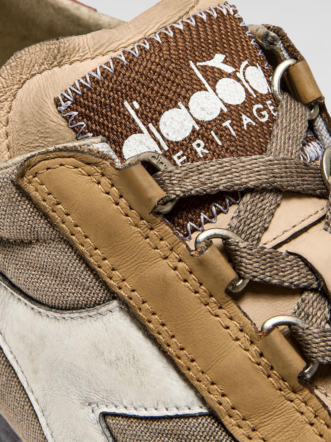 DIADORA HERITAGE SNEAKERS: Sneakers Equipe Dirty SW Evo Diadora Heritage in camoscio e canvas, Beige - Img 4