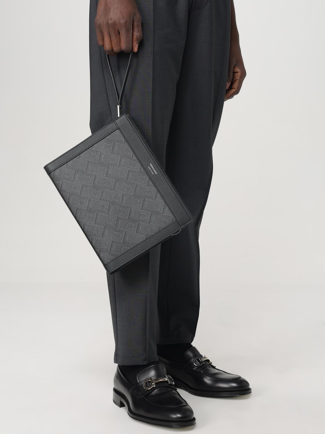 FERRAGAMO PORTADOCUMENTI: Pouch Gancini Ferragamo in pelle a grana e saffiano stampata, Nero - Img 2