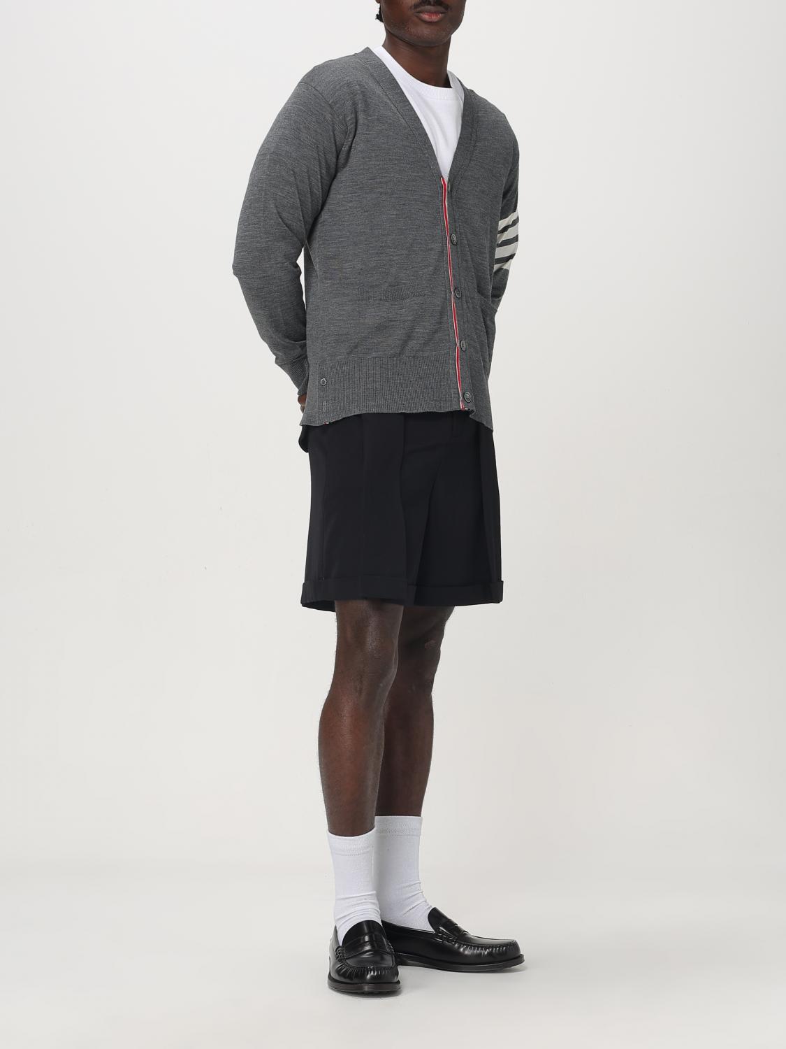 THOM BROWNE PULLOVER: Basic 4-Bar Woll-V-Ausschnitt-Cardigan Thom Browne, Grau 2 - Img 2