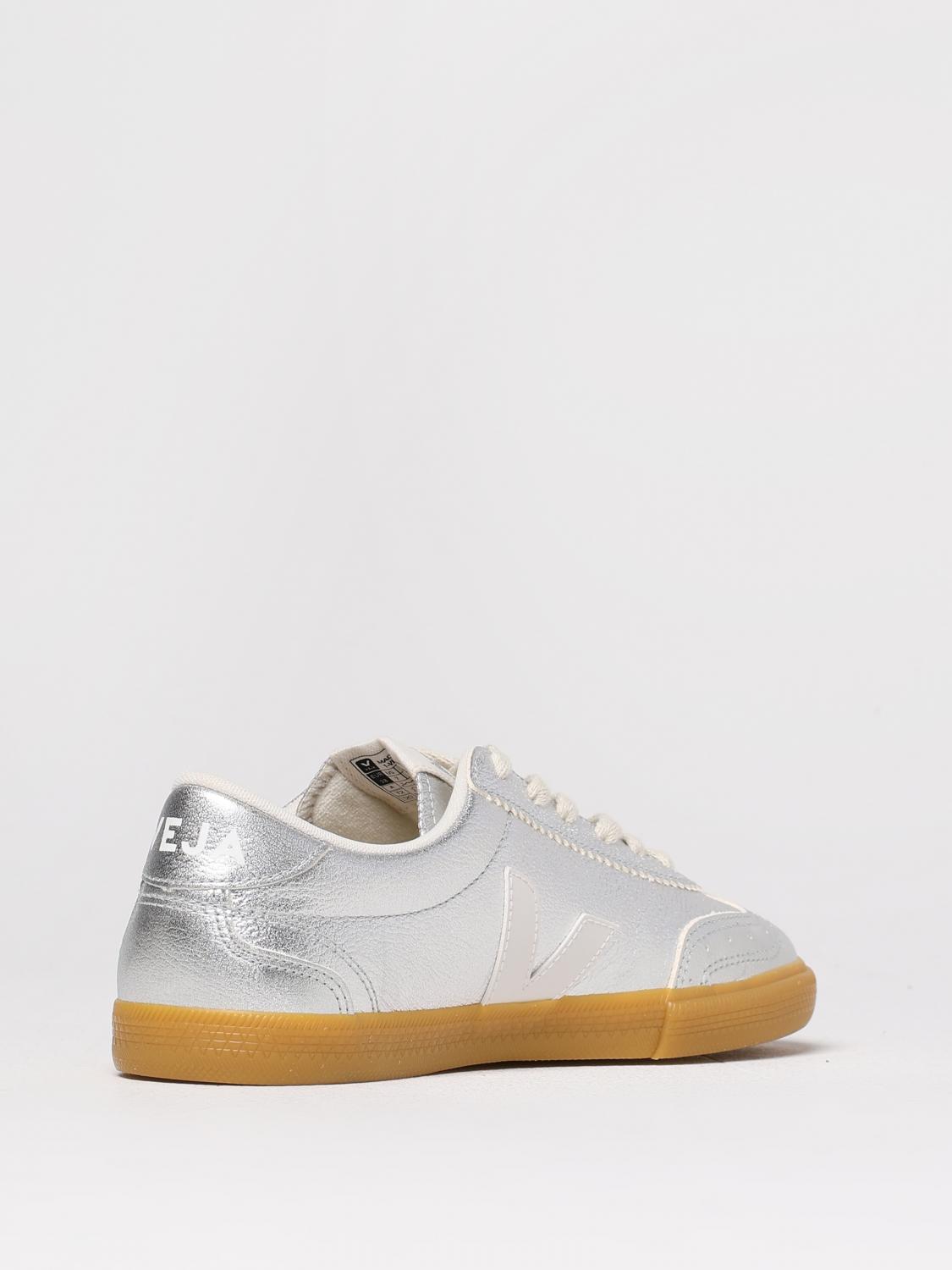 VEJA SNEAKERS: Sneakers Volley NK x Veja in pelle a grana laminata , Argento - Img 3