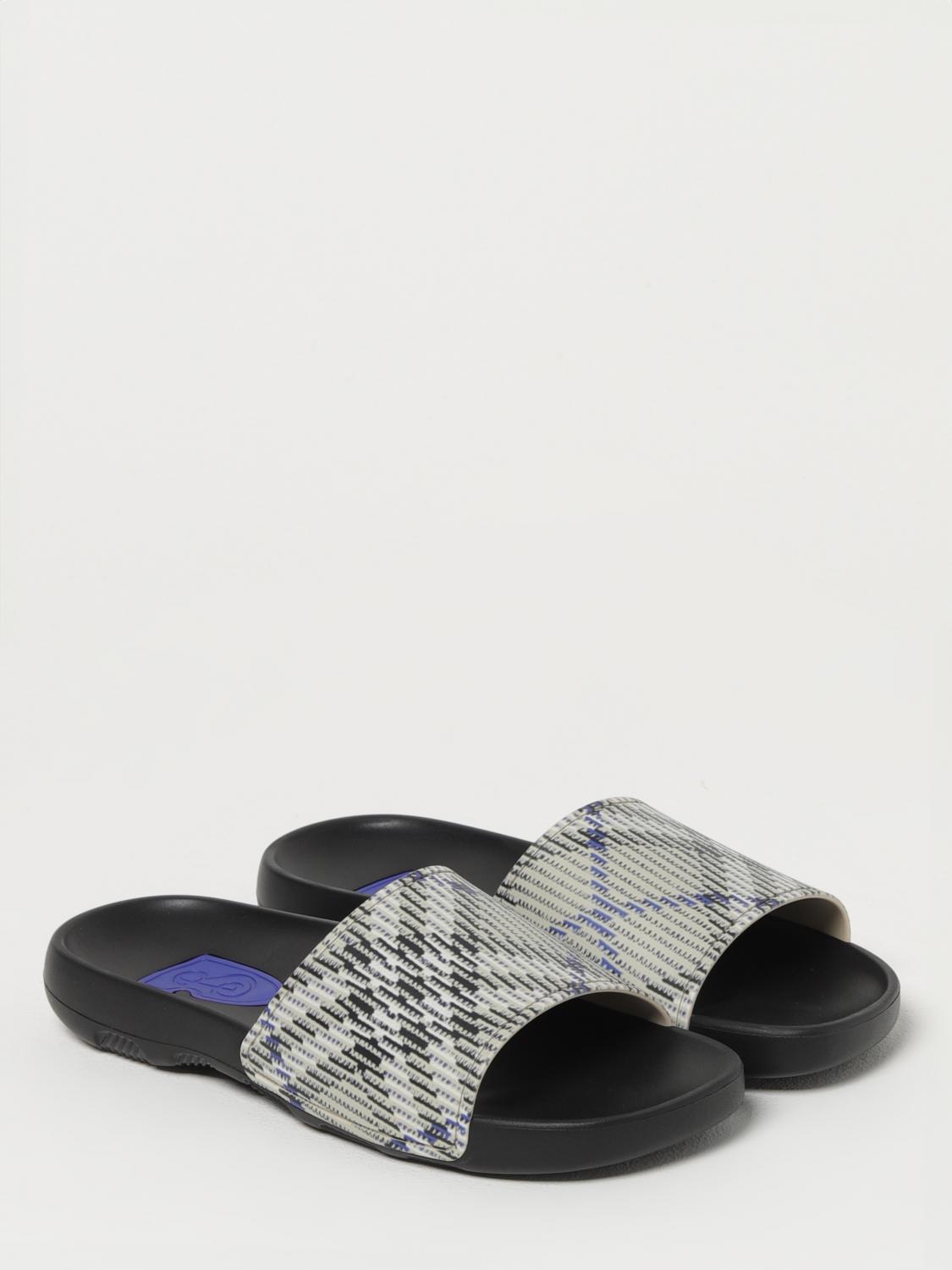 BURBERRY SANDALI: Sliders Check Burberry in gomma stampata , Beige - Img 2