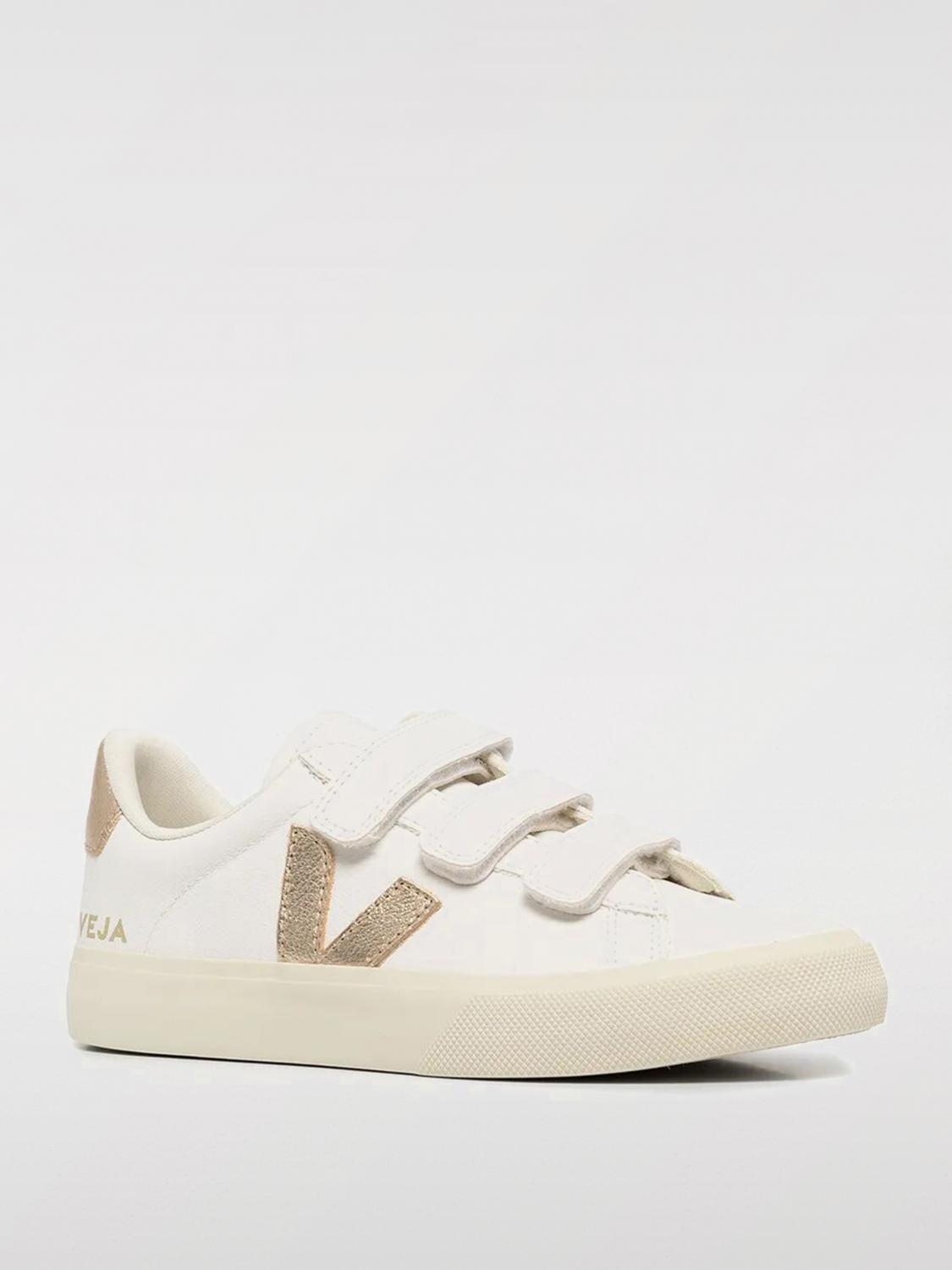 VEJA SNEAKERS: Sneakers Recife Chromefree Veja in pelle, Oro - Img 2