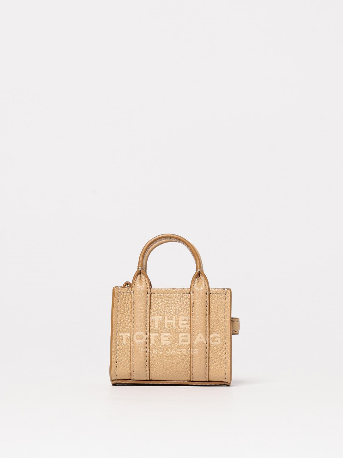 MARC JACOBS PORTACHIAVI: Portachiavi The Nano Tote Bag Charm Marc Jacobs in pelle a grana , Marrone - Img 1