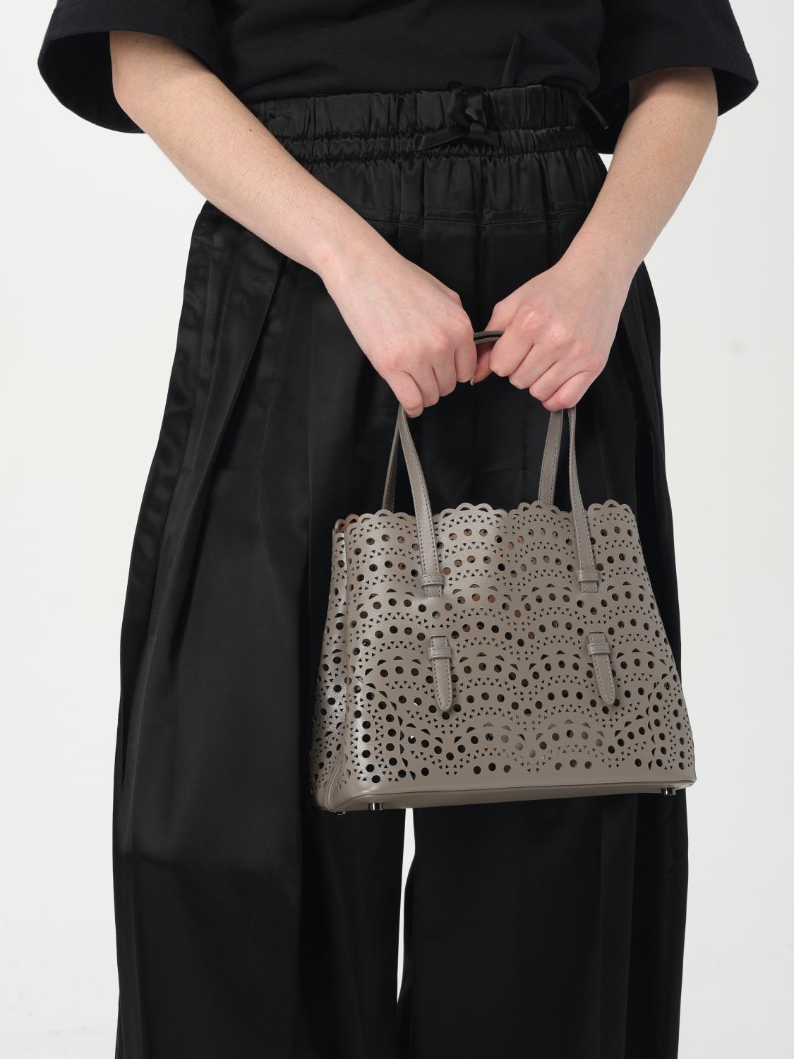 ALAÏA BORSA A MANO: Borsa Mina 25 AlaÏa in pelle traforata Vienne ad onde , Grigio - Img 2
