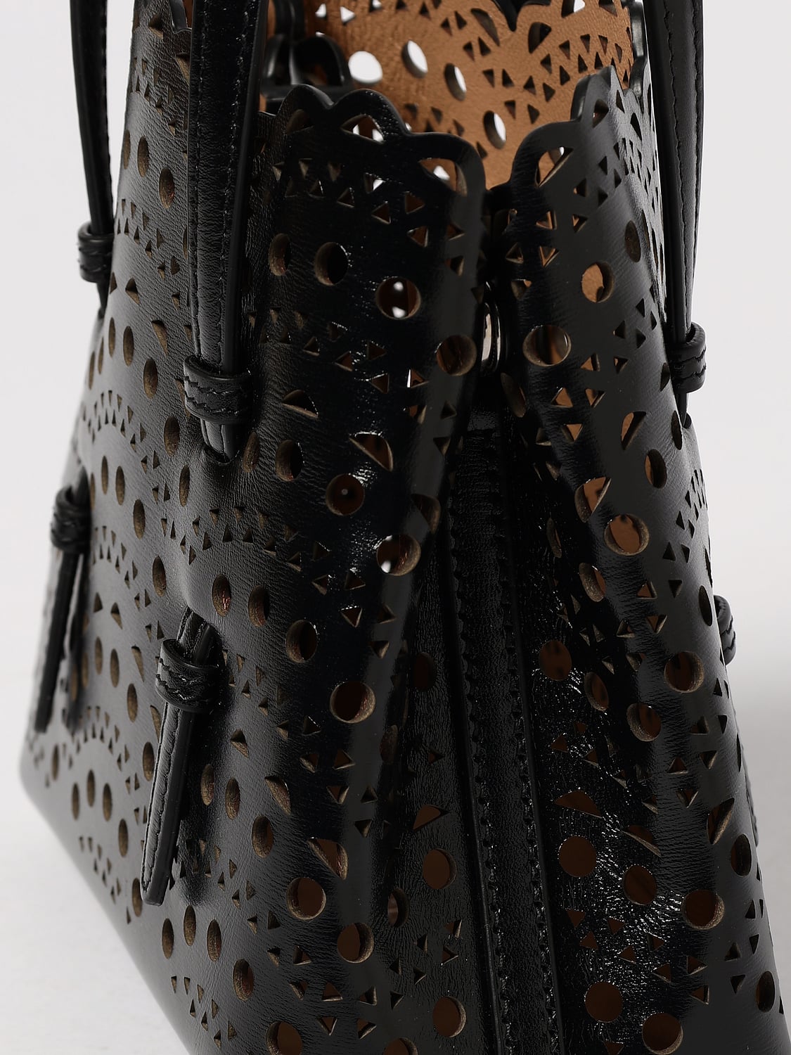 ALAÏA BORSA MINI: Borsa Mina 16 AlaÏa in pelle traforata Vienne ad onde , Nero - Img 4