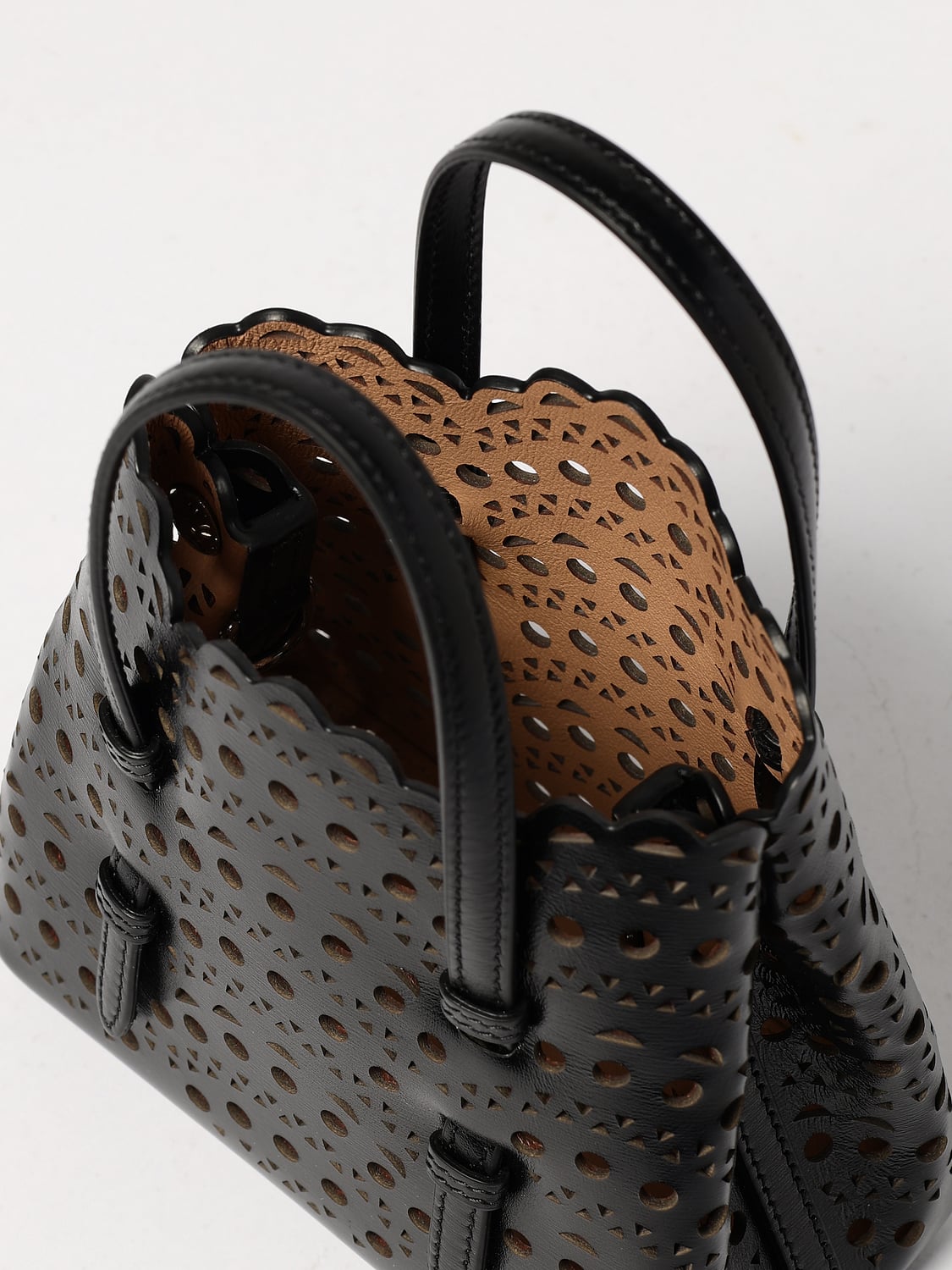 ALAÏA BORSA MINI: Borsa Mina 16 AlaÏa in pelle traforata Vienne ad onde , Nero - Img 5